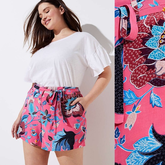 LOFT Pants - NWT Loft Plus Tie waist fluid shorts floral